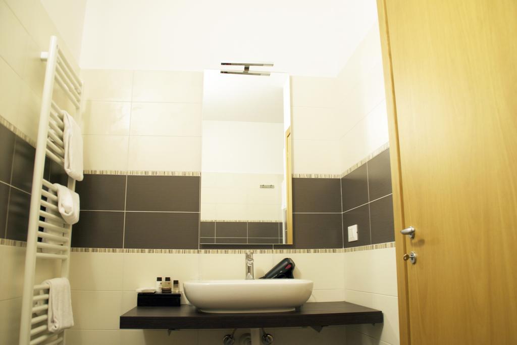 B&B Silvia เวโรนา ภายนอก รูปภาพ